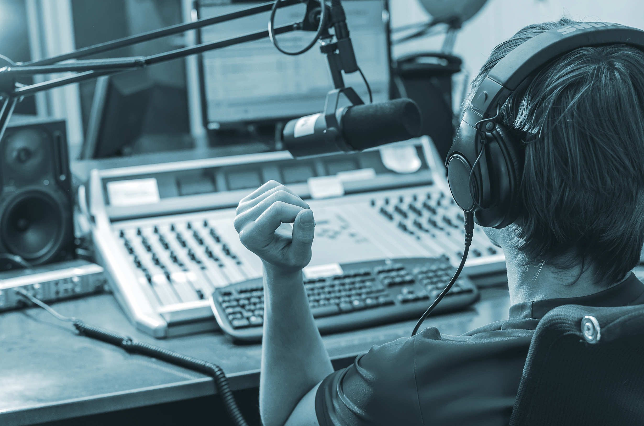 "שמרו על עצמכם שם בדרום": היפוך תפקידים בשיח שבין שדרני הרדיו החינוכי והמאזינים בזמן חירום