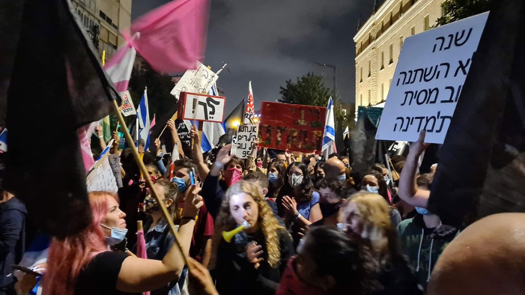 שידורים חיים לרשתות החברתיות ככלי ליצירת סמכות והתערבות עיתונאית של פעילי מחאת בלפור 2020